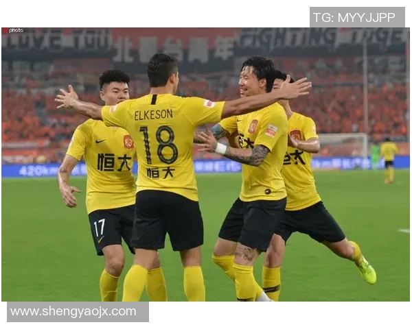 恒大客场战胜上港，继续引领中超积分榜，稳坐榜首位置